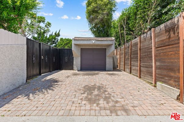 Detached Garage, Exterior