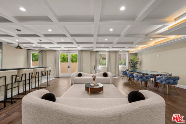 Dining room, Interior, Living room, Pendant Lights, Recessed Lighting, Wood Texture Flooring