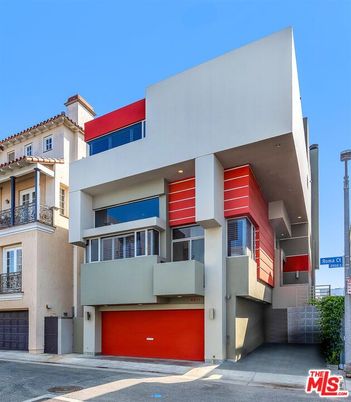 Attached, Exterior, Facade, Modern