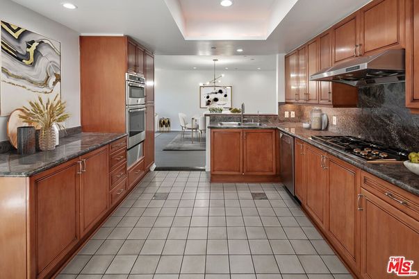 Dining room, Interior, Kitchen, Pendant Lights, Recessed Lighting, Stainless Steel Appliances