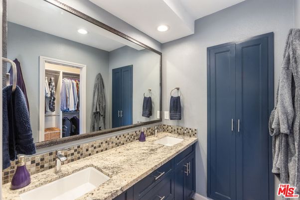 Bathroom, Dual Sink Vanities, Interior, Recessed Lighting