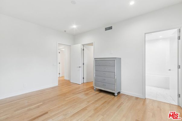 Empty room, Interior, Marble, Recessed Lighting, Wood Texture Flooring