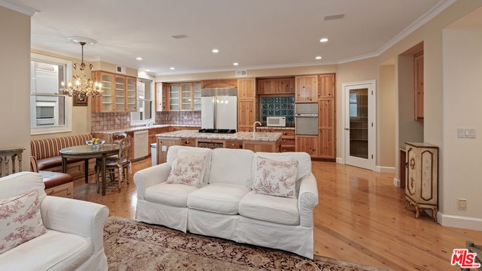 Chandelier, Dining room, Interior, Kitchen, Living room, Recessed Lighting, Wood Texture Flooring