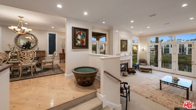 Chandelier, Dining room, Fireplace, Interior, Recessed Lighting, Wood Texture Flooring