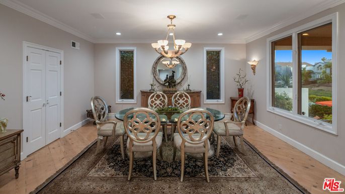 Chandelier, Dining room, Interior, Recessed Lighting, Wood Texture Flooring
