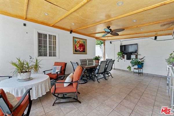 Dining room, Interior, Recessed Lighting