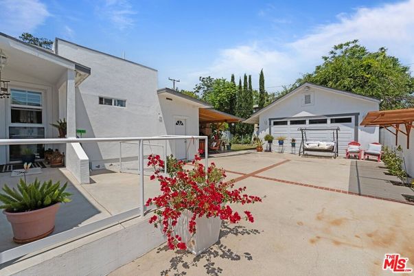 Detached Garage, Exterior