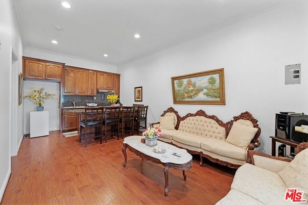 Interior, Kitchen, Living room, Recessed Lighting, Wood Texture Flooring