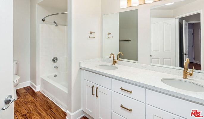 Bathroom, Dual Sink Vanities, Interior, Wood Texture Flooring