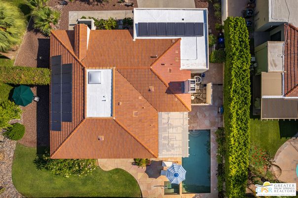 Exterior, Drone