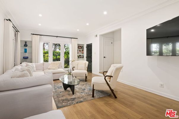Interior, Living room, Recessed Lighting, Wood Texture Flooring