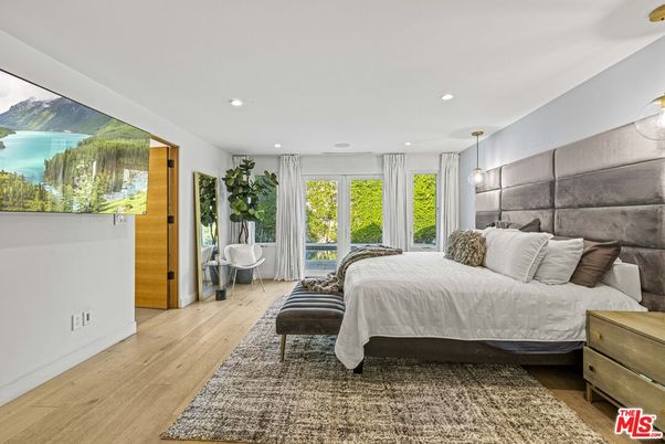 Bedroom, Interior, Pendant Lights, Recessed Lighting, Wood Texture Flooring
