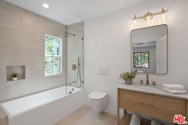 Bathroom, Interior, Recessed Lighting