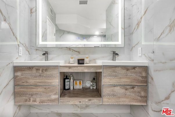 Bathroom, Interior, Marble, Marble Walls