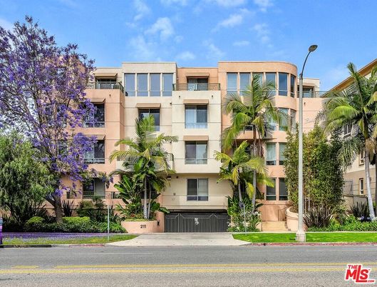 Exterior, Facade, Condo Building