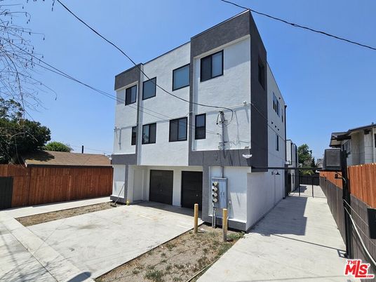 Attached, Exterior, Facade, Modern