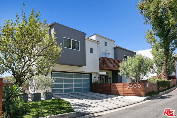 Attached, Exterior, Facade, Modern