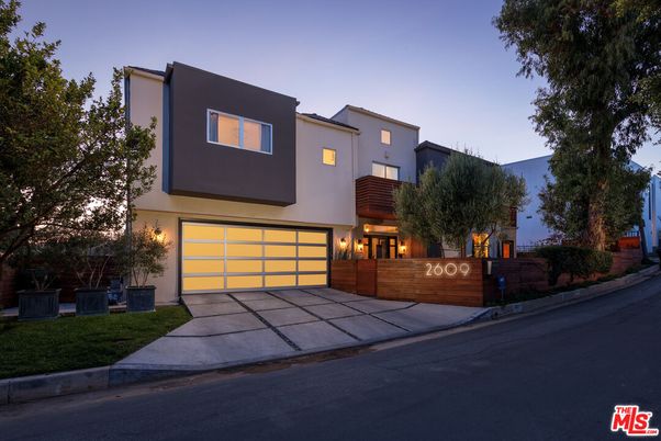 Attached, Exterior, Facade, Modern