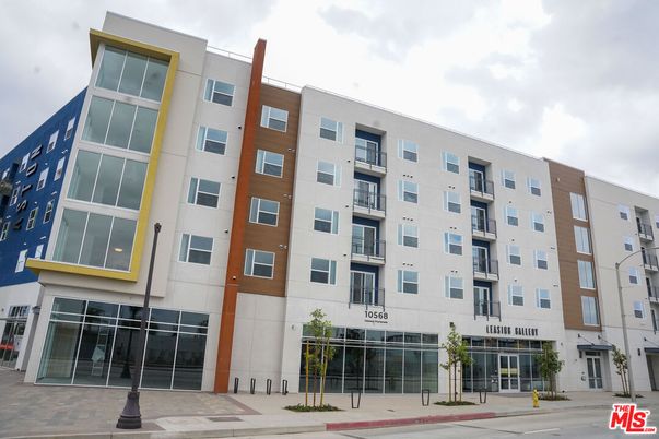 Exterior, Facade, Condo Building