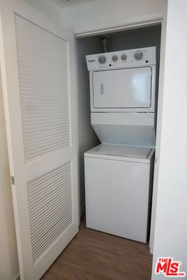 Interior, Utility Closets, Washer, Wood Texture Flooring