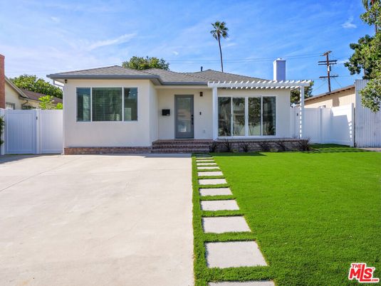 Backyard, Exterior, Facade, Ranch