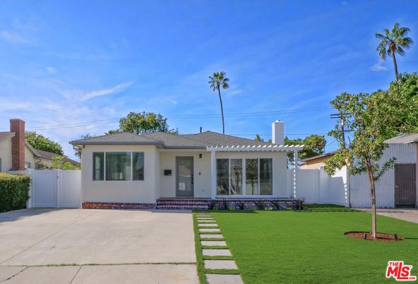 Backyard, Exterior, Facade, Ranch