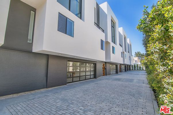 Attached, Exterior, Facade, Modern
