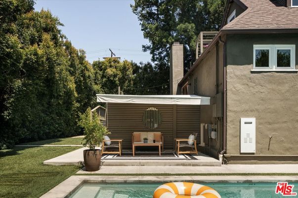 Exterior, Pool