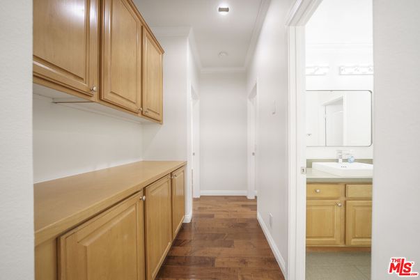 Bathroom, Interior, Recessed Lighting, Wood Texture Flooring