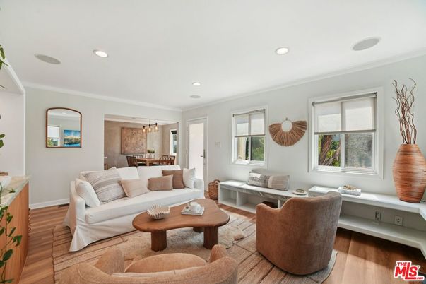Dining room, Interior, Living room, Pendant Lights, Recessed Lighting, Wood Texture Flooring