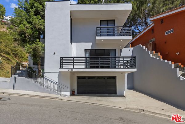 Attached, Exterior, Facade, Modern