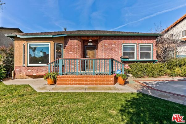 Backyard, Exterior, Facade, Brick Facade, Split Level