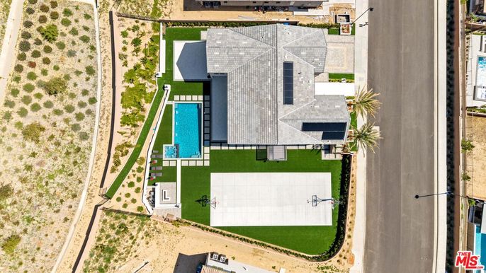 Exterior, Drone