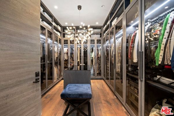 Interior, Pendant Lights, Recessed Lighting, Walk-in Closets, Wood Texture Flooring