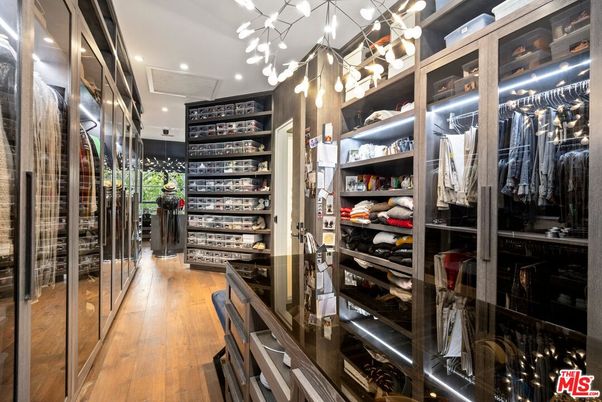 Interior, Recessed Lighting, Walk-in Closets, Wood Texture Flooring