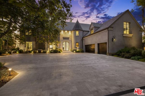 Attached, Backyard, Exterior, Facade, French Provincial