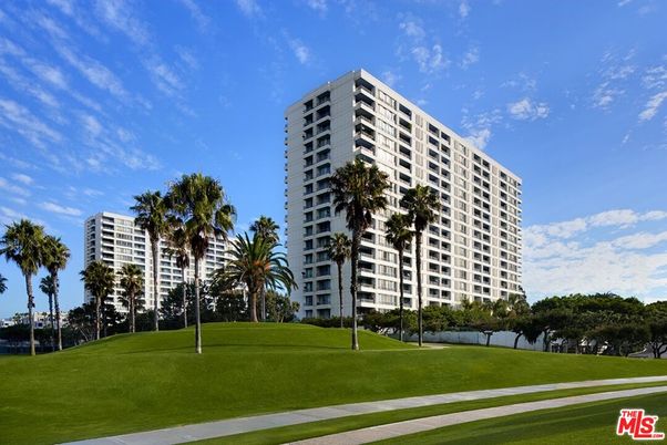 Exterior, Facade, Condo Building