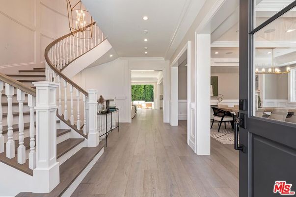 Chandelier, Dining room, Interior, Recessed Lighting, Wood Texture Flooring