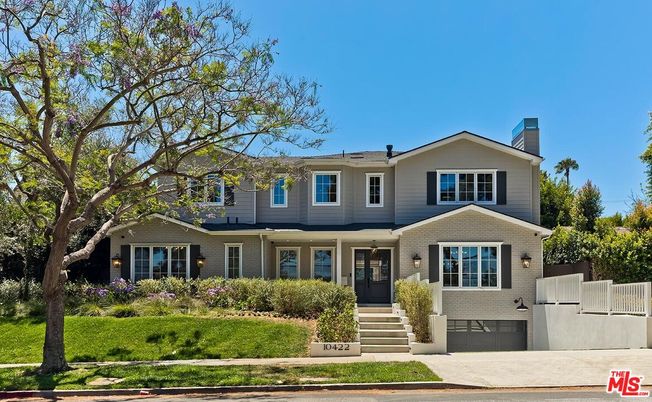 Attached, Exterior, Facade, American Craftsman