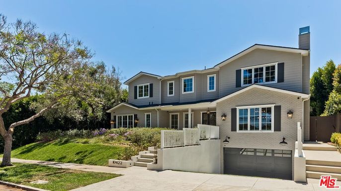 Attached, Exterior, Facade, Brick Facade, American Craftsman