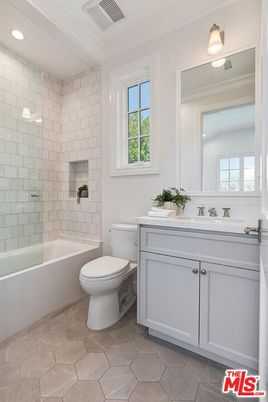 Bathroom, Interior, Recessed Lighting