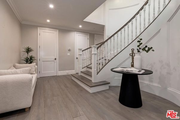 Interior, Recessed Lighting, Wood Texture Flooring