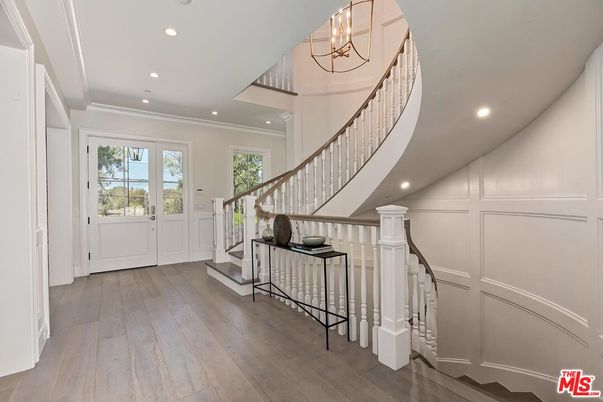 Interior, Pendant Lights, Recessed Lighting, Wood Texture Flooring