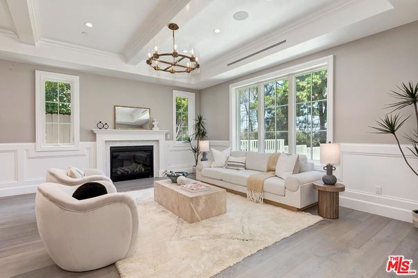 Fireplace, Interior, Living room, Pendant Lights, Recessed Lighting, Wood Texture Flooring