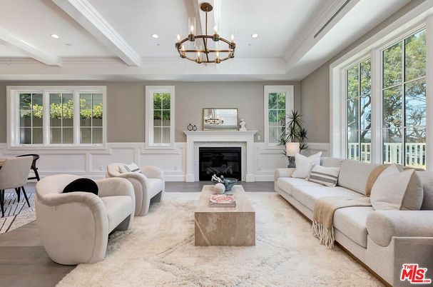 Chandelier, Fireplace, Interior, Living room, Pendant Lights, Recessed Lighting