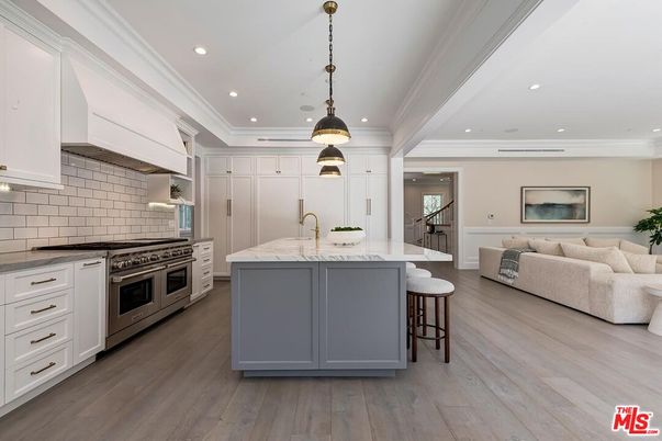 Interior, Kitchen, Living room, Pendant Lights, Recessed Lighting, Stainless Steel Appliances, Wood Texture Flooring