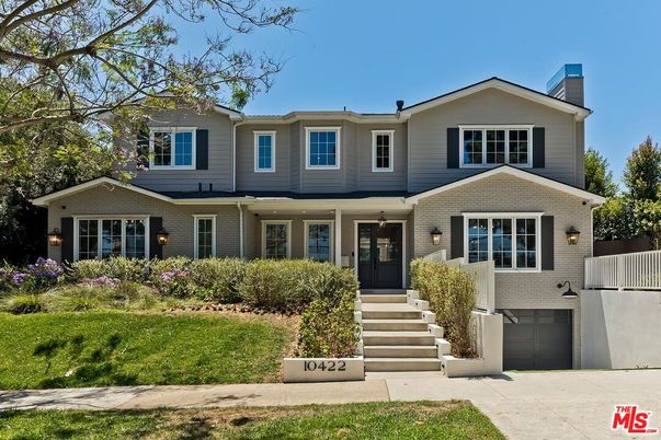 Attached, Exterior, Facade, American Craftsman