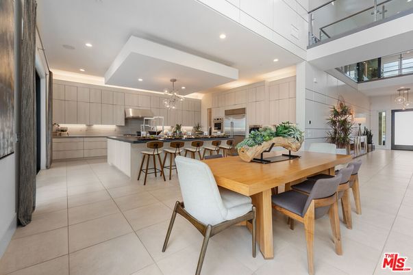 Chandelier, Dining room, Interior, Kitchen, Pendant Lights, Recessed Lighting, Stainless Steel Appliances