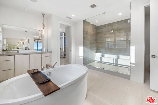 Bathroom, Free Standing Baths, Glass Shower, Interior, Pendant Lights, Recessed Lighting