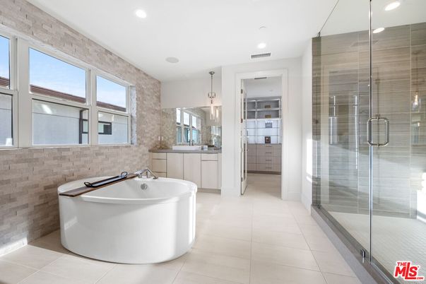 Bathroom, Free Standing Baths, Glass Shower, Interior, Pendant Lights, Recessed Lighting